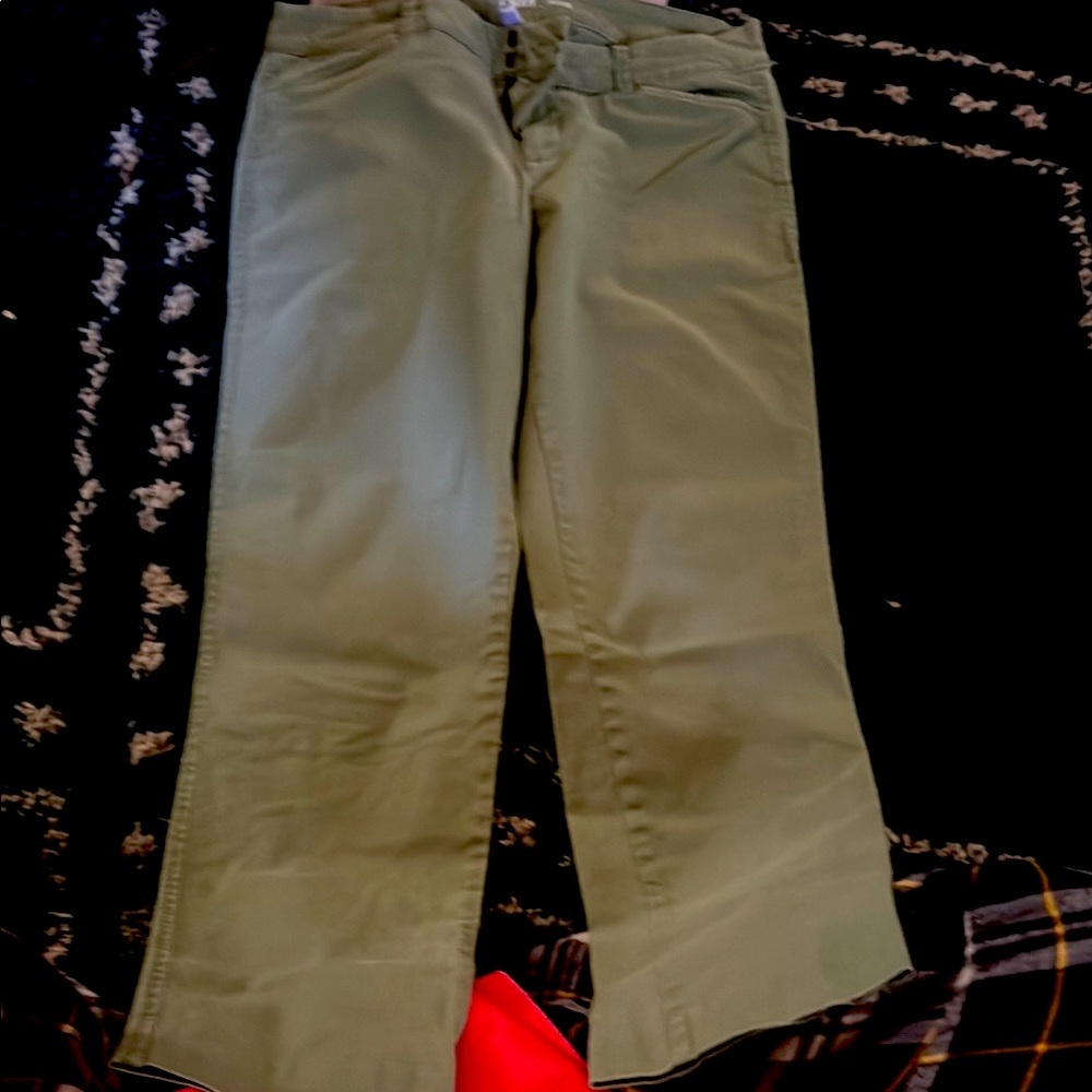 Old Navy Pixie Capri Pants. Size 6 - image 1